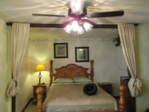 hootie-creek-house-room